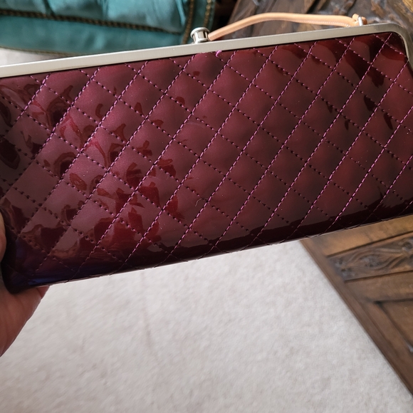 CONSUELA CLAMSHELL CLUTCH/CROSSBODY - Picture 4 of 7